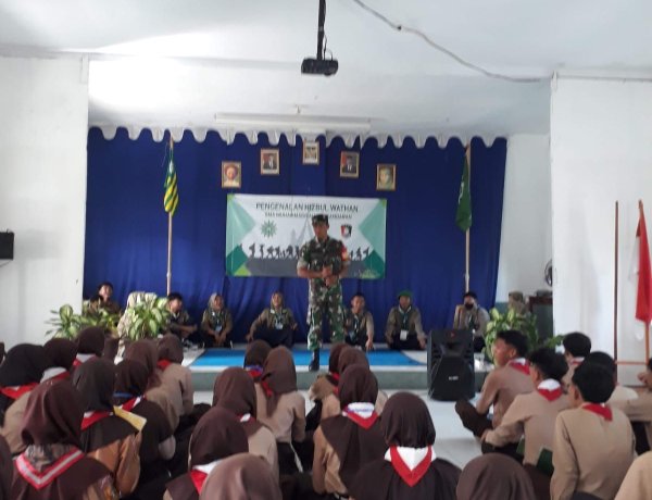 Babinsa Koramil 2504/Pangandaran Tanamkan Wawasan Kebangsaan kepada Pramuka SMA Muhammadiyah Pangandaran